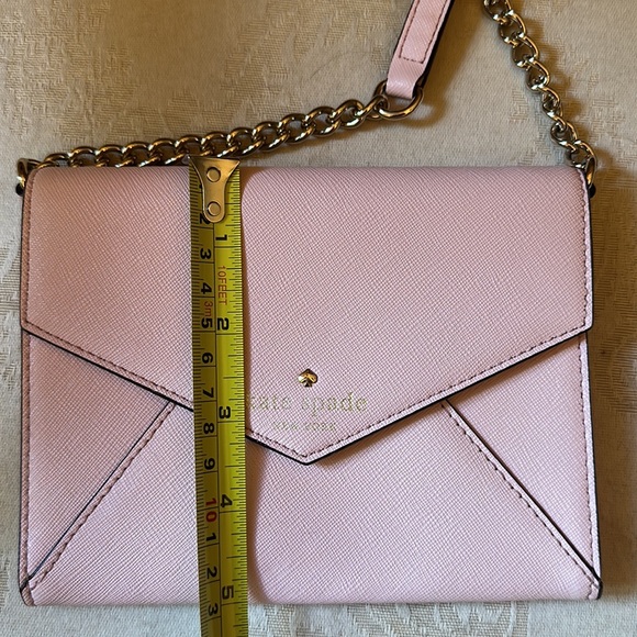 Kate Spade pink Saffiano leather envelope crossbody in EUC - Picture 10 of 15